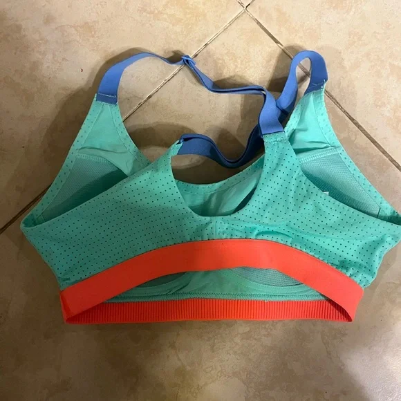 Victoria’s Secret Sport Bra 32C sold together - Picture 5 of 5